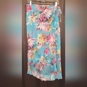 Beautiful flowered bathing suit skirt cover.